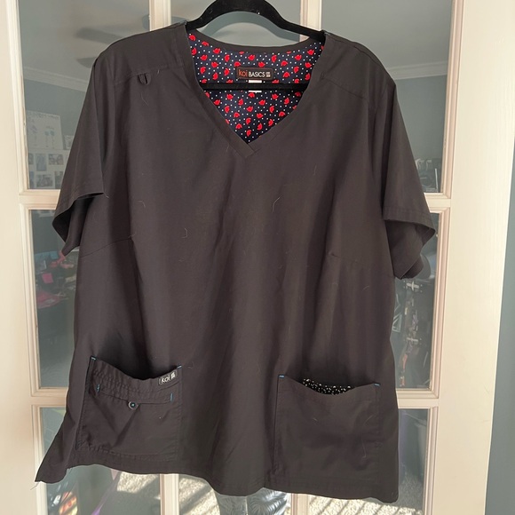 Black scrub set, includes top and bottoms - Picture 2 of 16